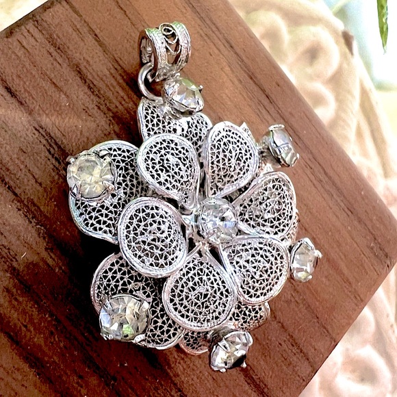 Vintage Designer Filigree 3-D Flower Pendant Solid 925 Sterling Silver w/ stones - Picture 1 of 13